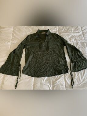 Like new PARORY Long Sleeve V-Neck Top Size 6